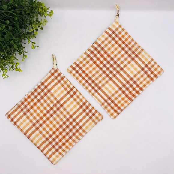 Set of 2 Square Potholders Neutral Creams Strawflowers Cottage Baking Set 7x7 - Picture 3 of 5